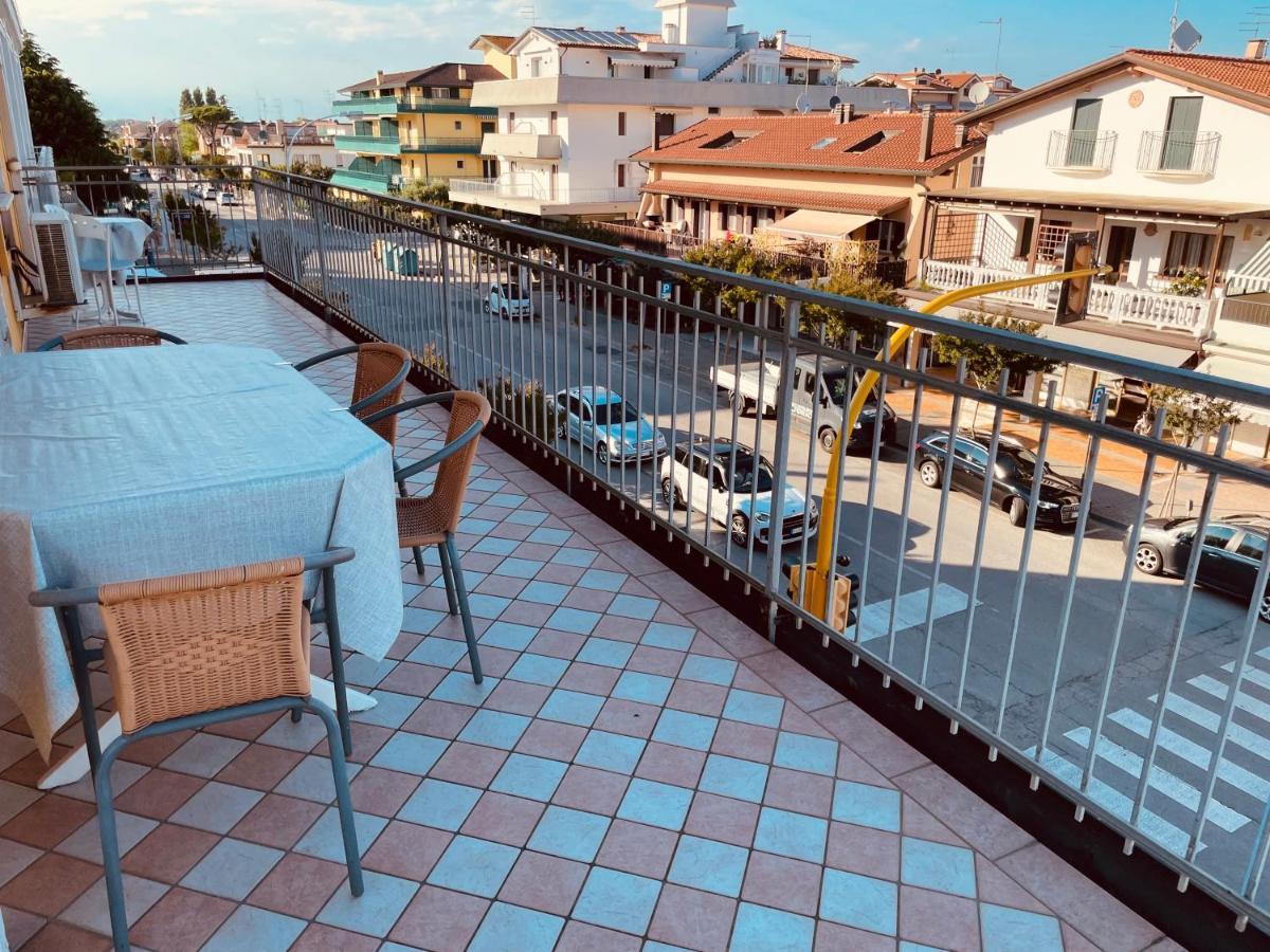 Family Apartment Piazza Milano - Jesolo Экстерьер фото