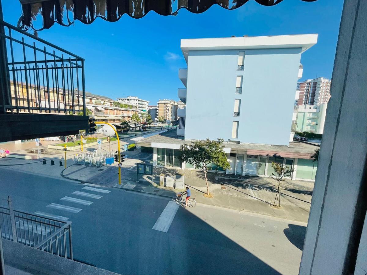 Family Apartment Piazza Milano - Jesolo Экстерьер фото